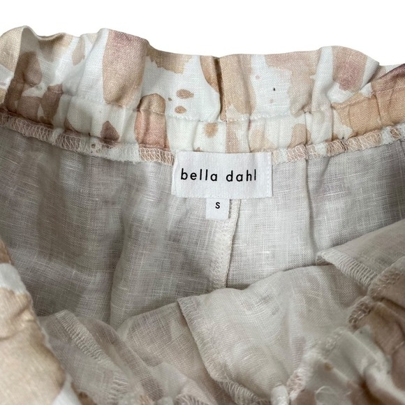Bella Dahl Ruffle Waist Linen Shorts in Mojave Spots Print - Picture 6 of 7
